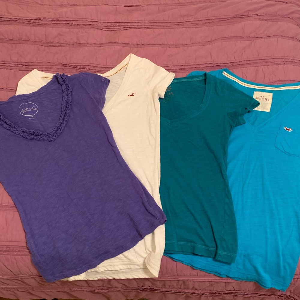 Bundle of 4 XS/S v-neck tees